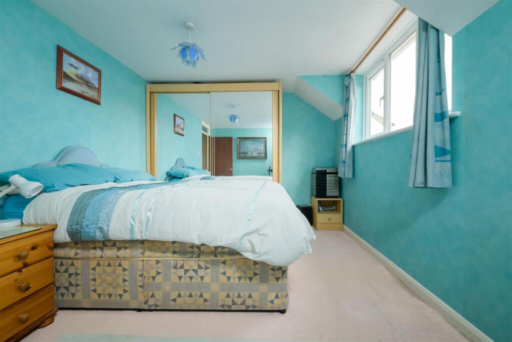 2 Cormorant Close Bedroom 1-4.jpeg