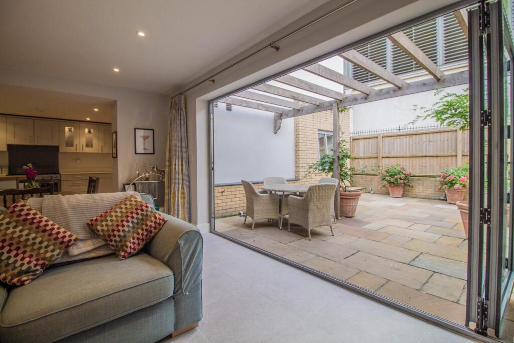 Apartment 1_Lawrence House [Bi-Folding Doors] 01.j