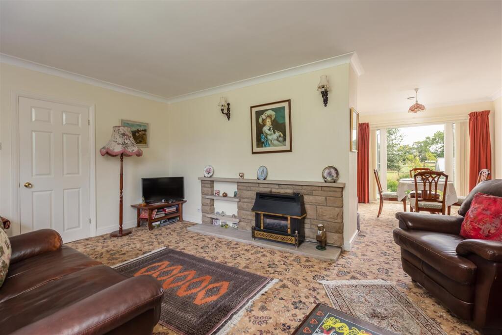 Ryedale Close 11 Sitting Dining Room-4.jpg