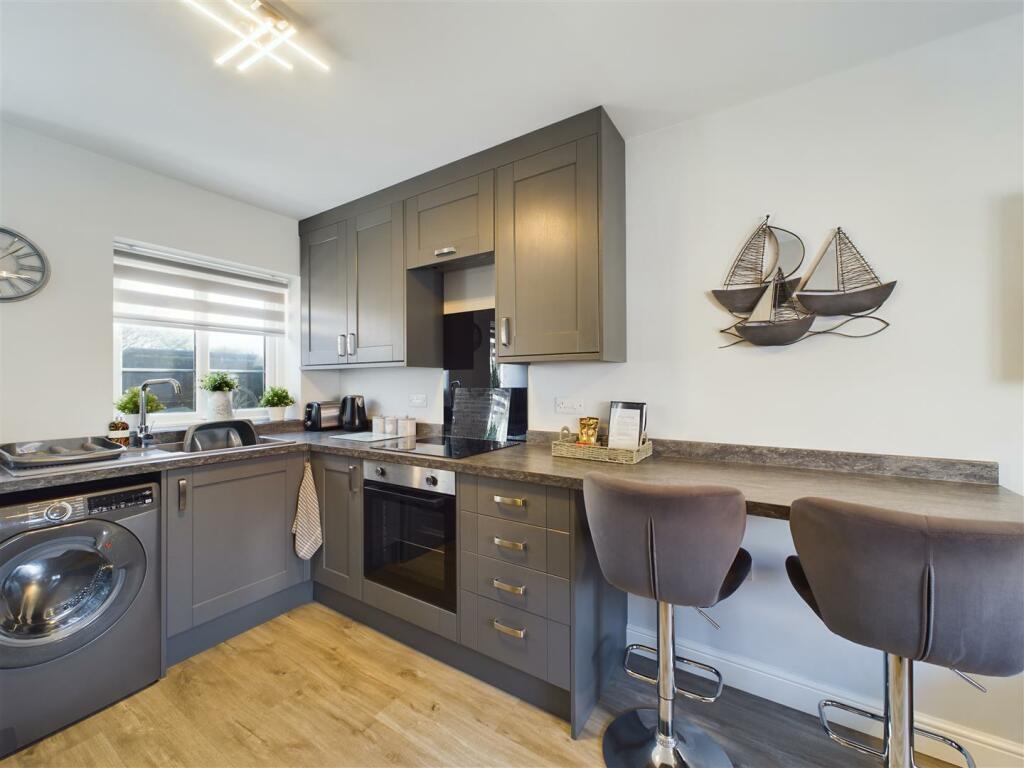 KITCHEN/LIVING AREA