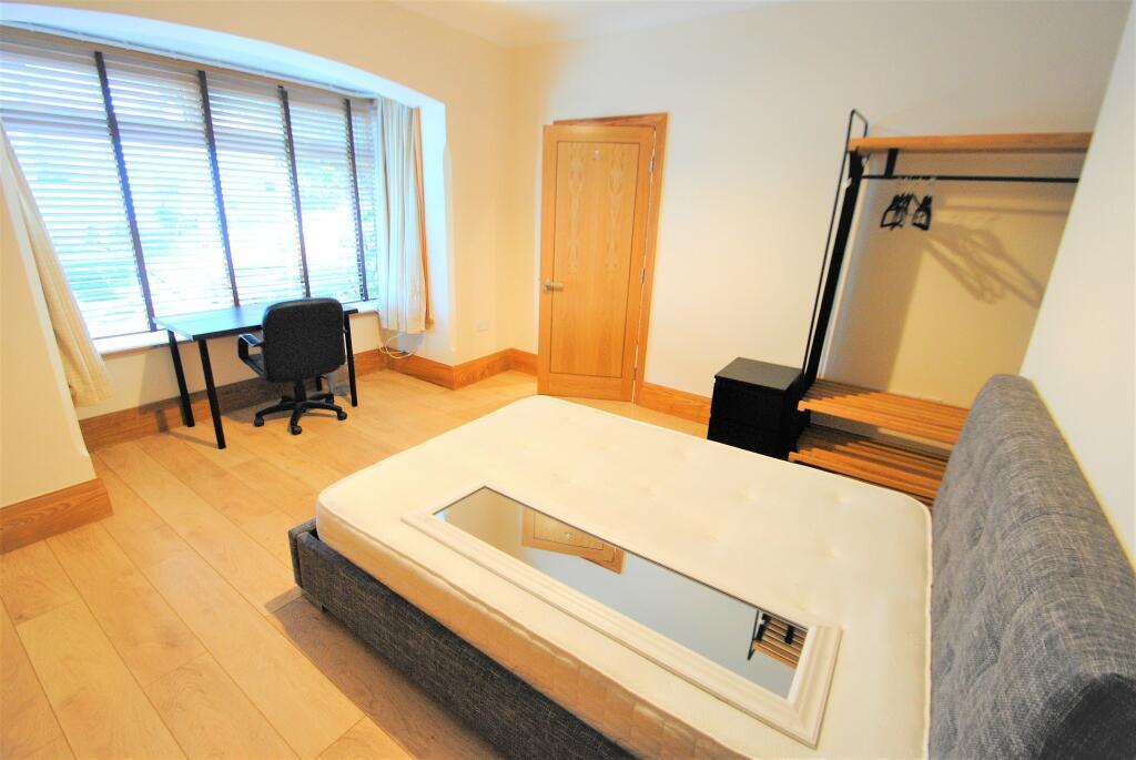 Bedroom 1 (2)