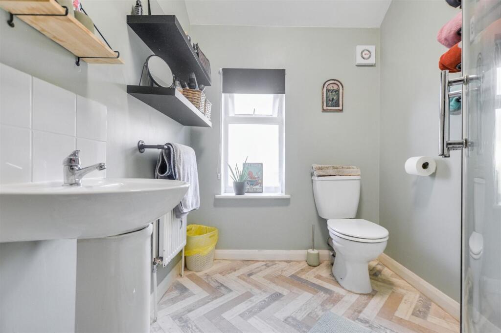 Bathroom_2.jpeg