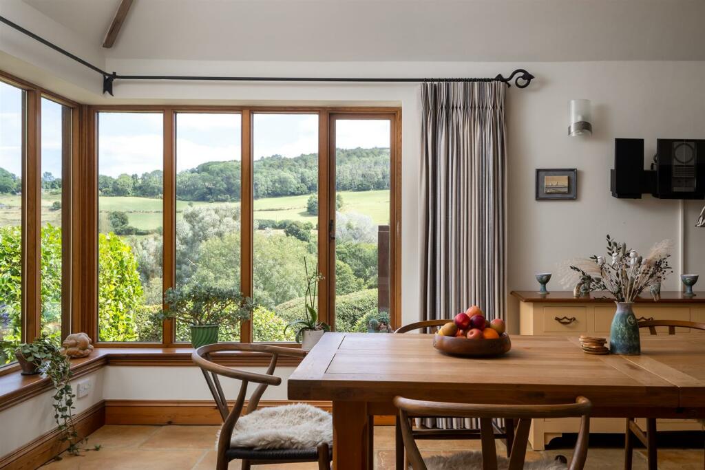 27 - Brecon House - GL53 9NE - Web.jpg