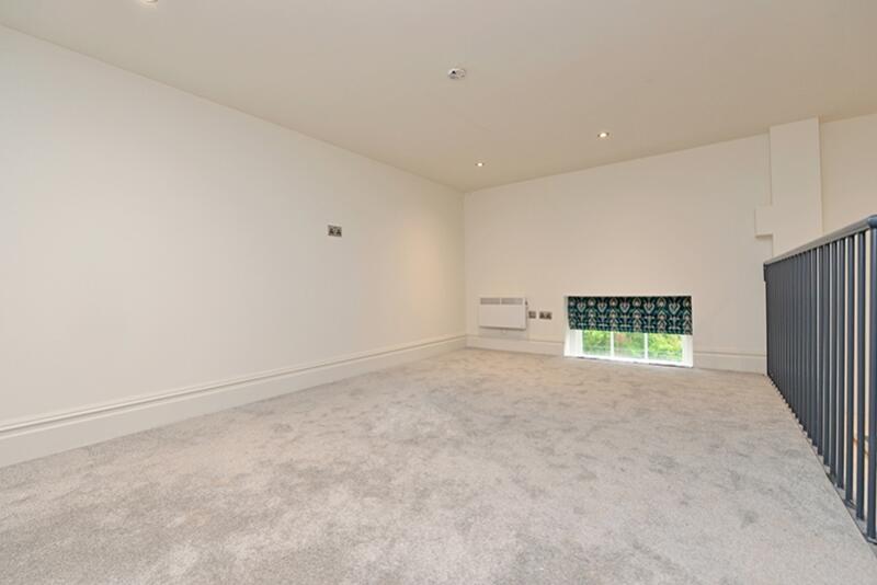 8A CLIFF HOUSE CLIFF OAKS LS12 4FG33LOW RES