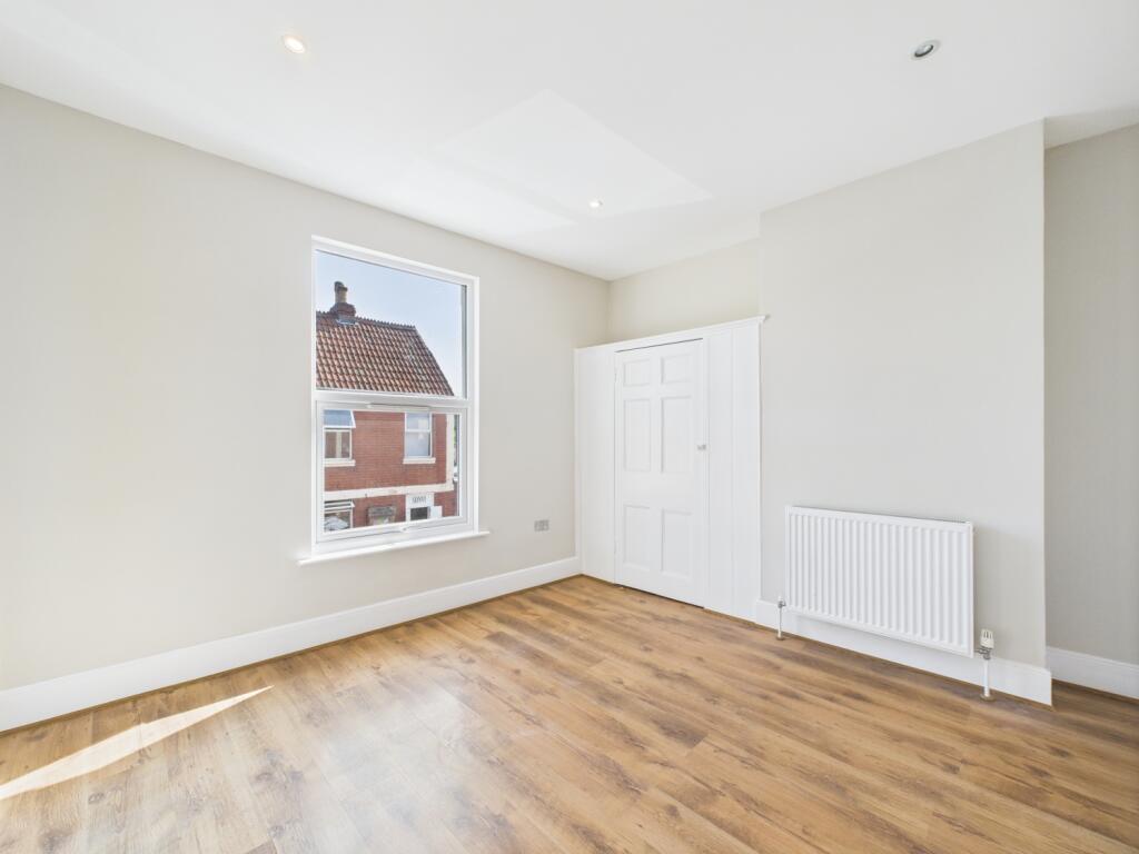 CAM02023G0-PR0162-STILL009