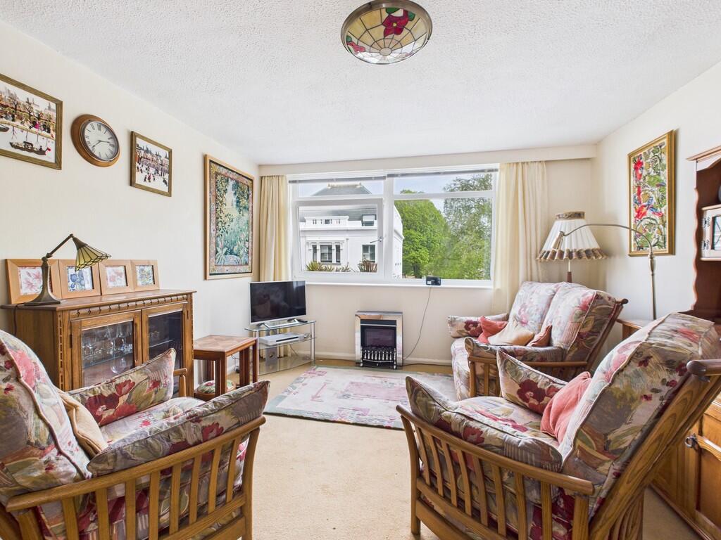 CAM03974G0-PR0135...