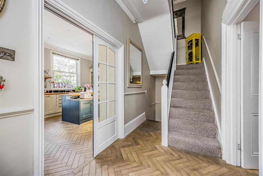 10 Kenilworth Road, Southsea-Smalll-PorticoMarketi