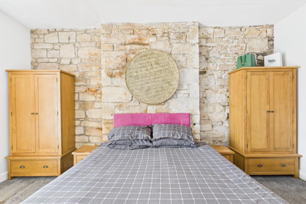 CAM04201G0-PR0061-STILL031