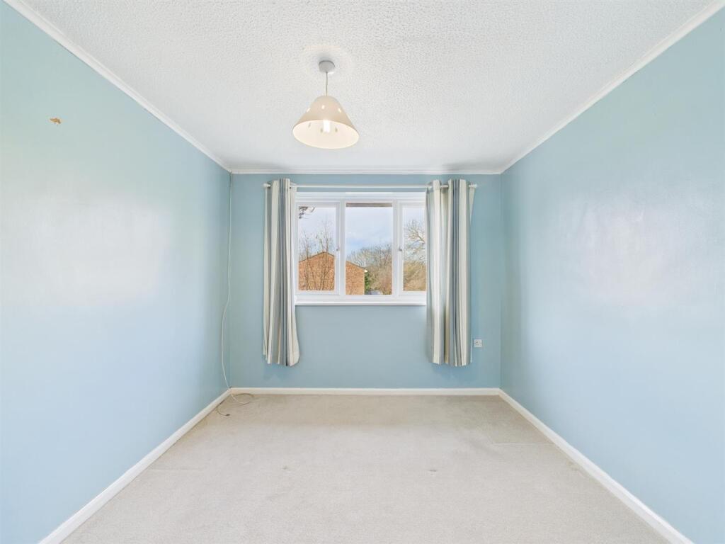 10 - One-Bedroom Flat Plus Parking In Speedwell.jp