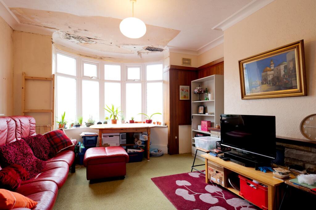 KITCHEN DINER AND LOUNGE