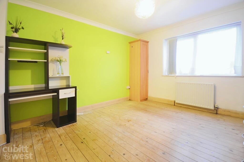 57b4ffc8-bedroom2