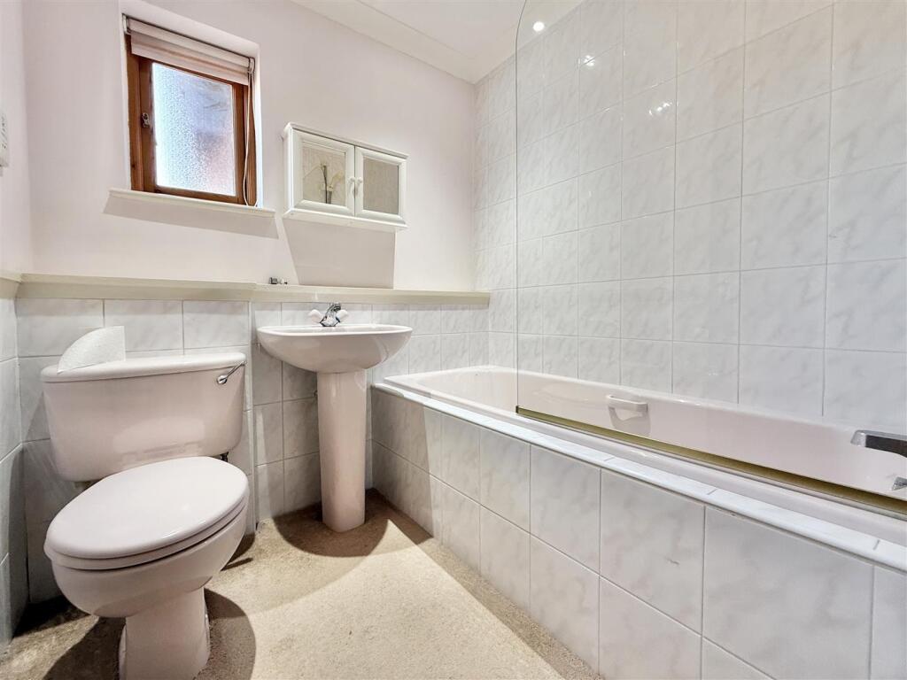 Bedroom 1 Ensuite.jpg