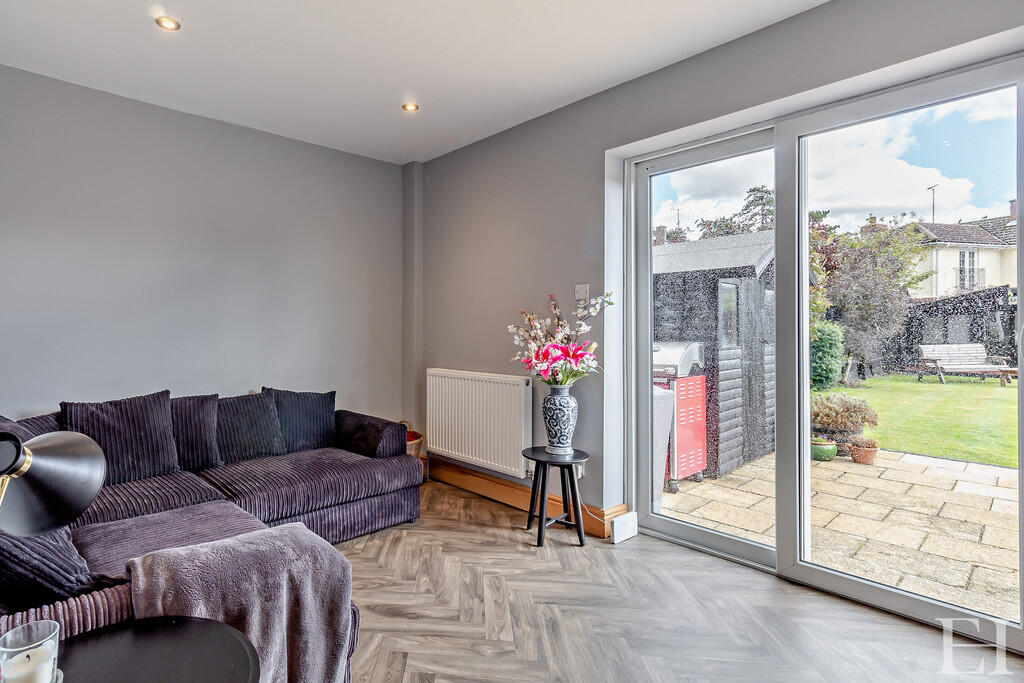 8660207-interiorW...