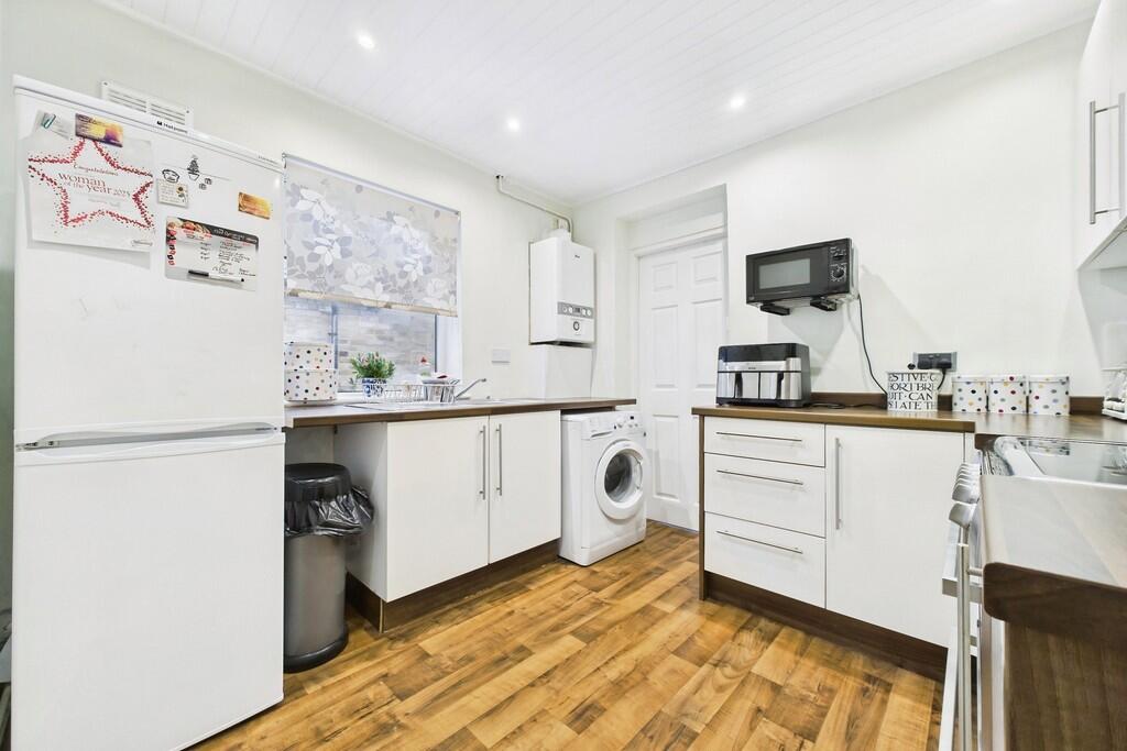 aade8ee8-CAM01085...