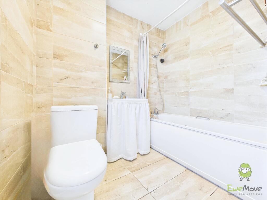 CAM01543G0-PR0129-STILL038