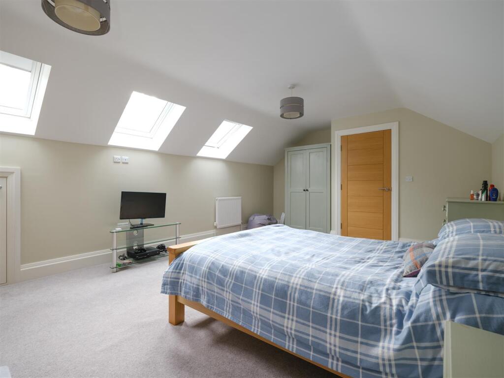 BEDROOM 6