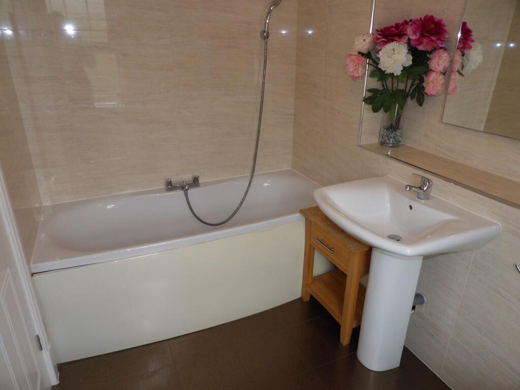 Bedroom 1 ensuite