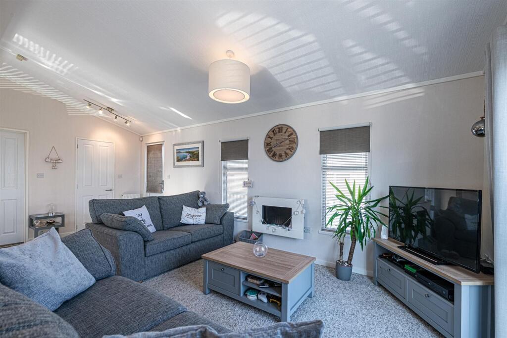 R19 LIVING SPACE