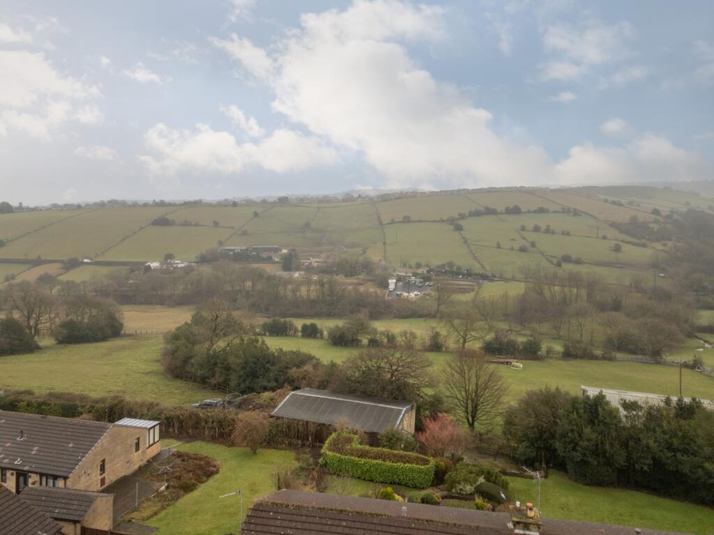 84 - 2 Westfield View BD13 3AP