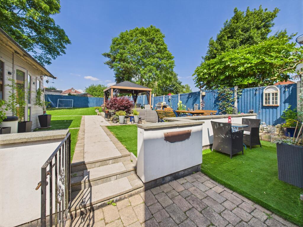 CAM01605G0-PR1025-STILL013