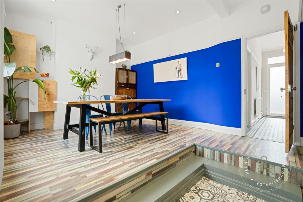 Clodien Avenue, Heath, hern crabtree (14).jpg