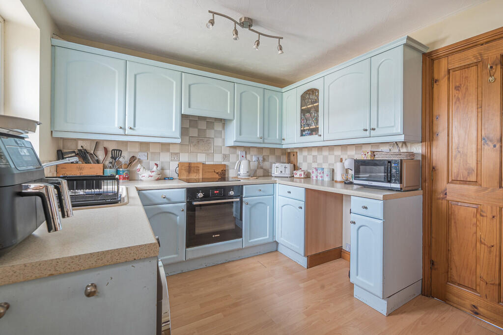 Kitche/Dining Roo...