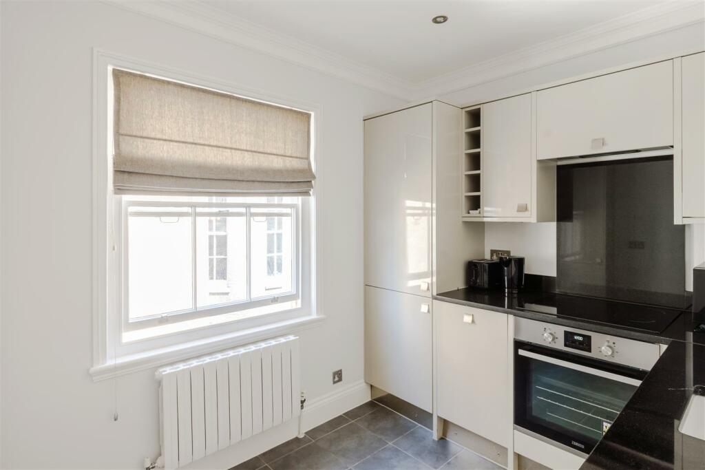 3 26 Morwell Street-11.jpg