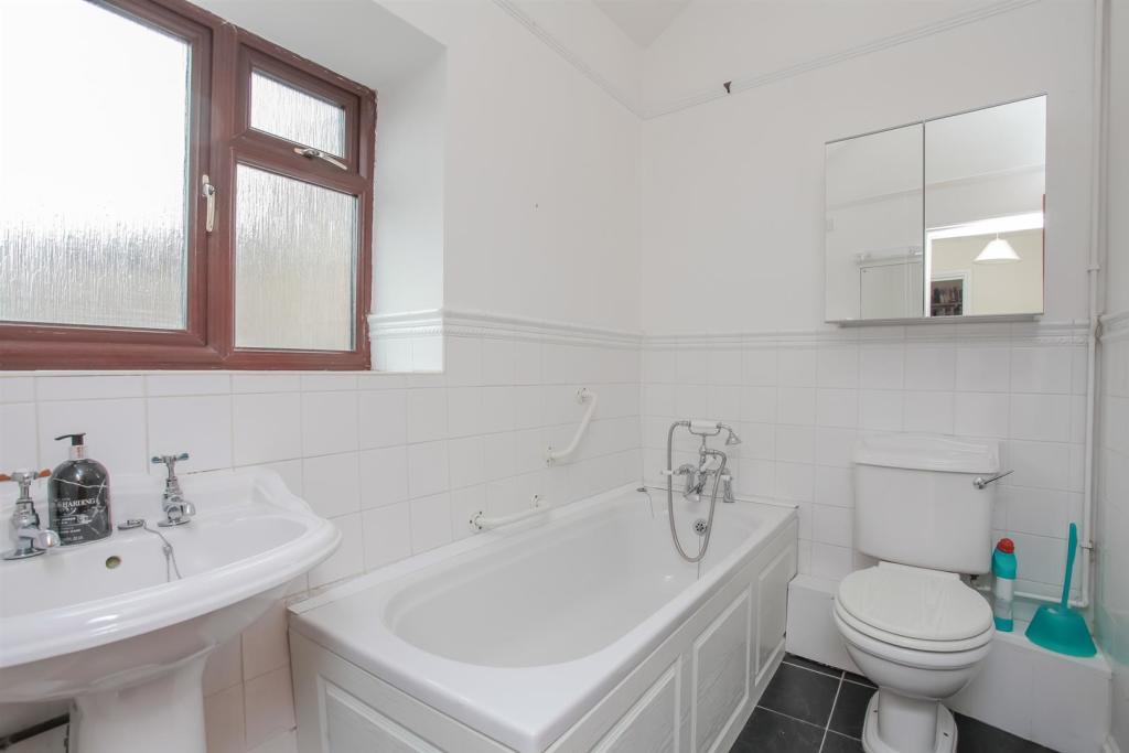 2 Church Street Bathroom.jpg