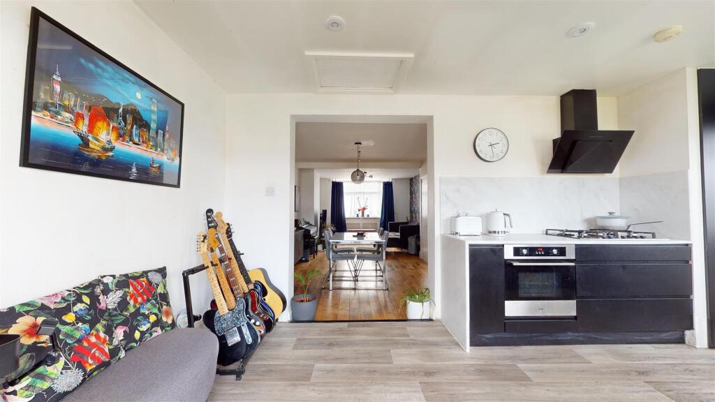 Kitchen/Breakfast Area