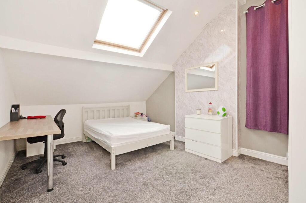 99 Harcourt, F3 - bedroom 2, pic 1.jpg