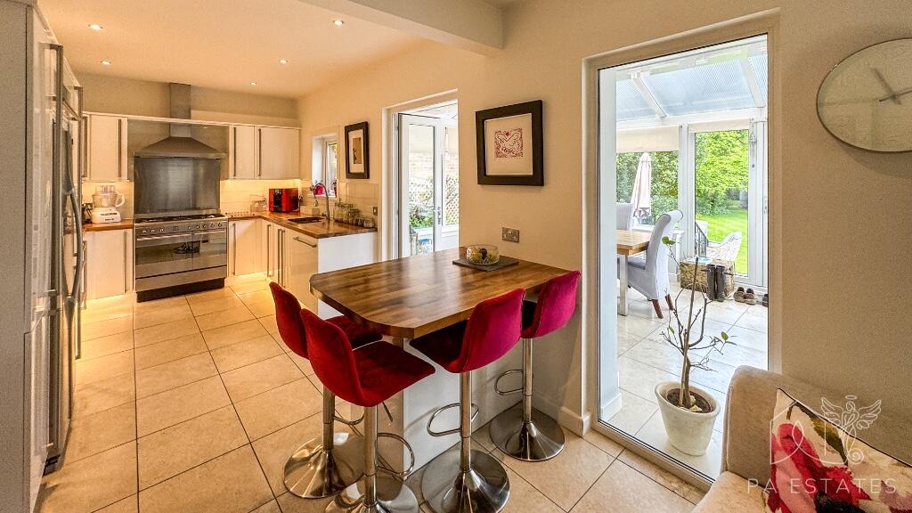 Dining kitchen.