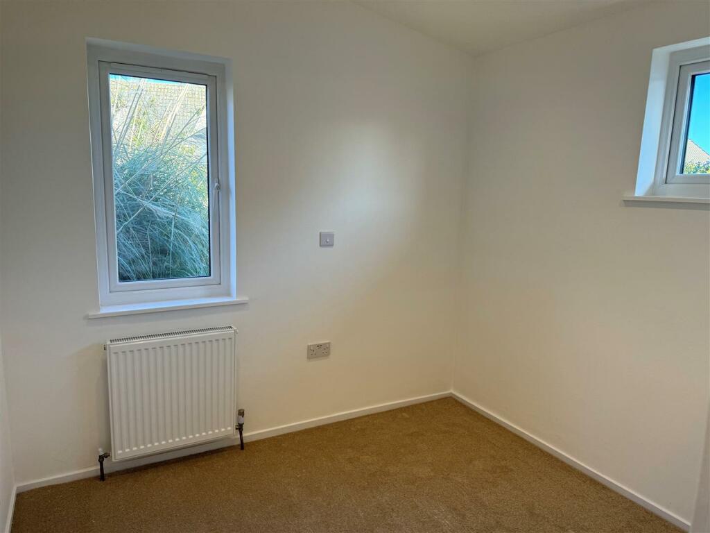 Bedroom,.,,.jpg