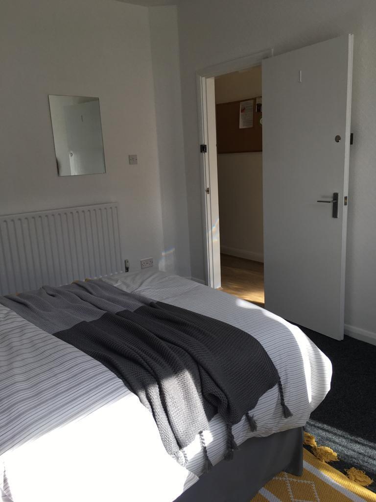 11) 30 Cranbrook Avenue Bedroom 1 31.07.2020.jpg