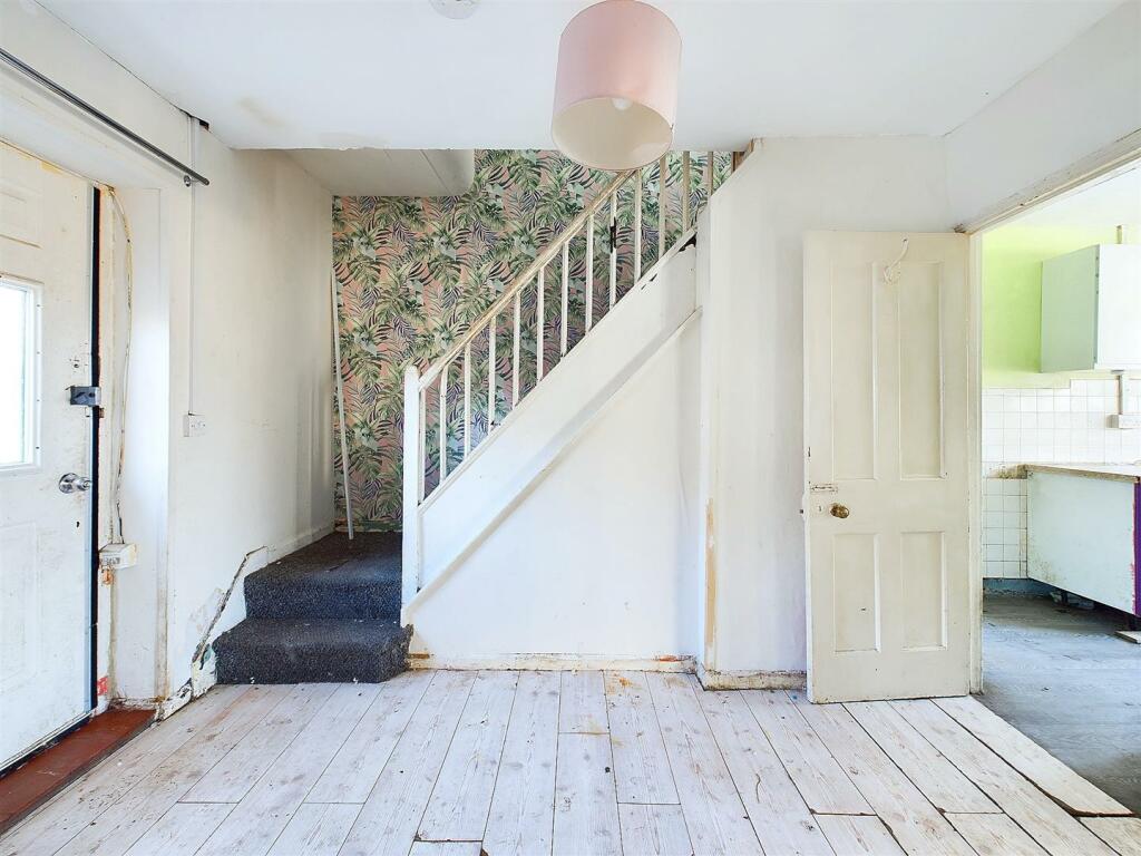 6 - Semi-detached house for Auction, Kingswood, Br