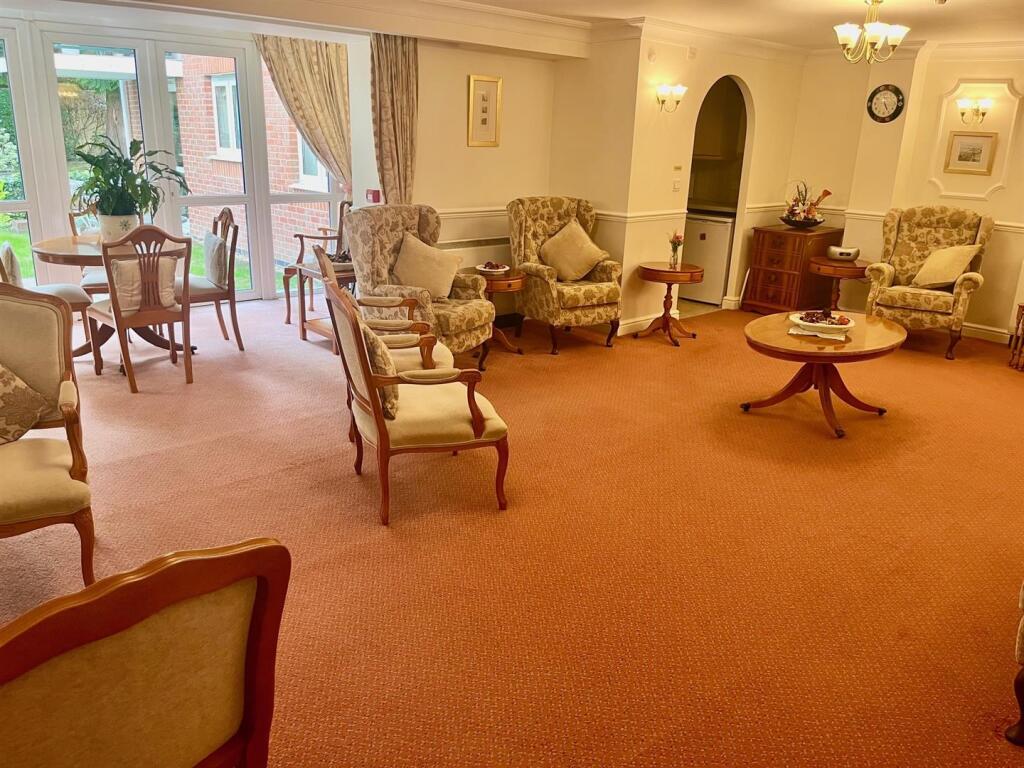 Communal Lounge.jpg