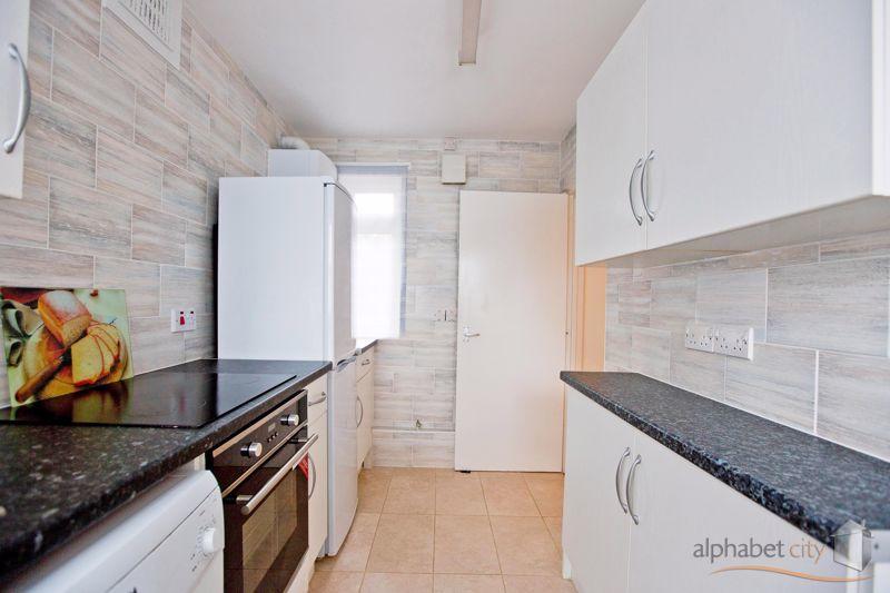 Kitchen (2)