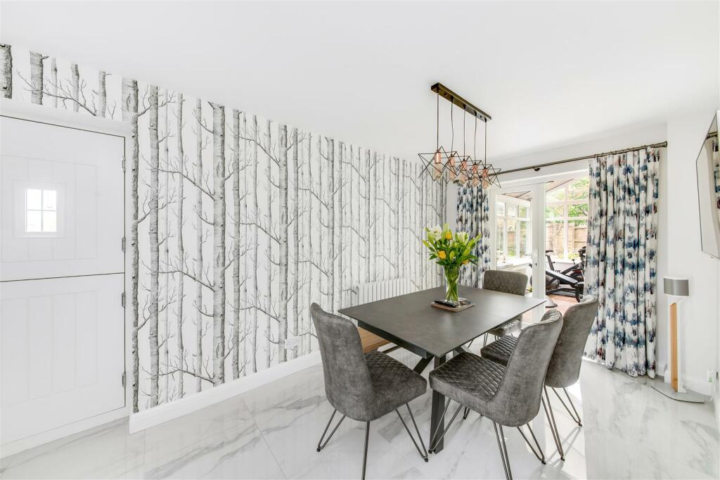 KITCHEN / DINING AREA