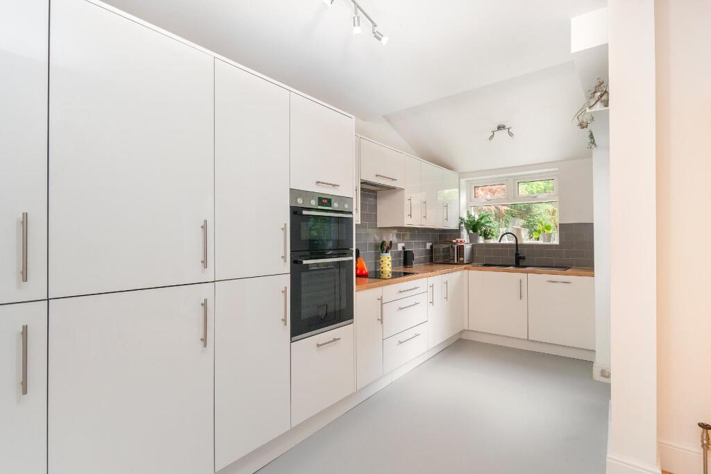 0H4STRD - Kitchen D.jpg