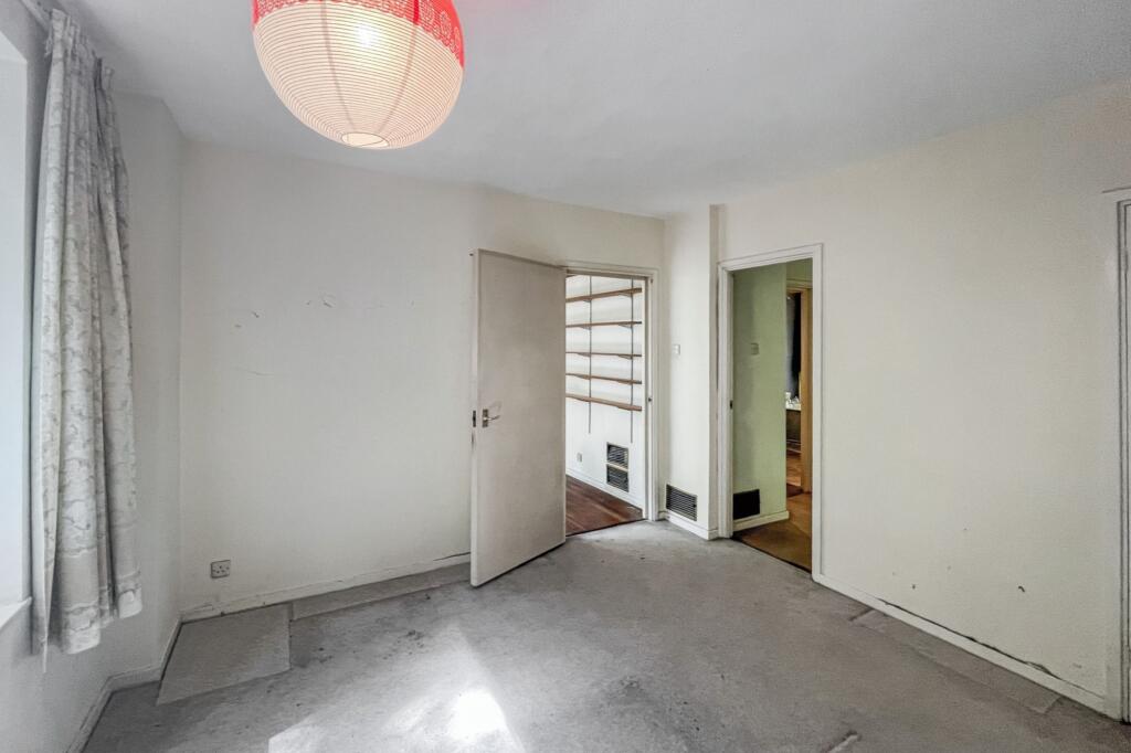 7 Marlowe Court, Lymer Avenue, Dulwich, London SE19 1LP