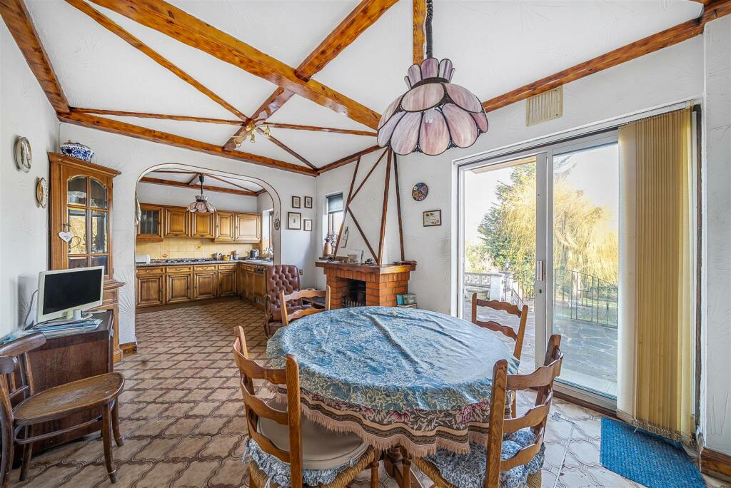 Kitchen Breakfast Room 1.jpg