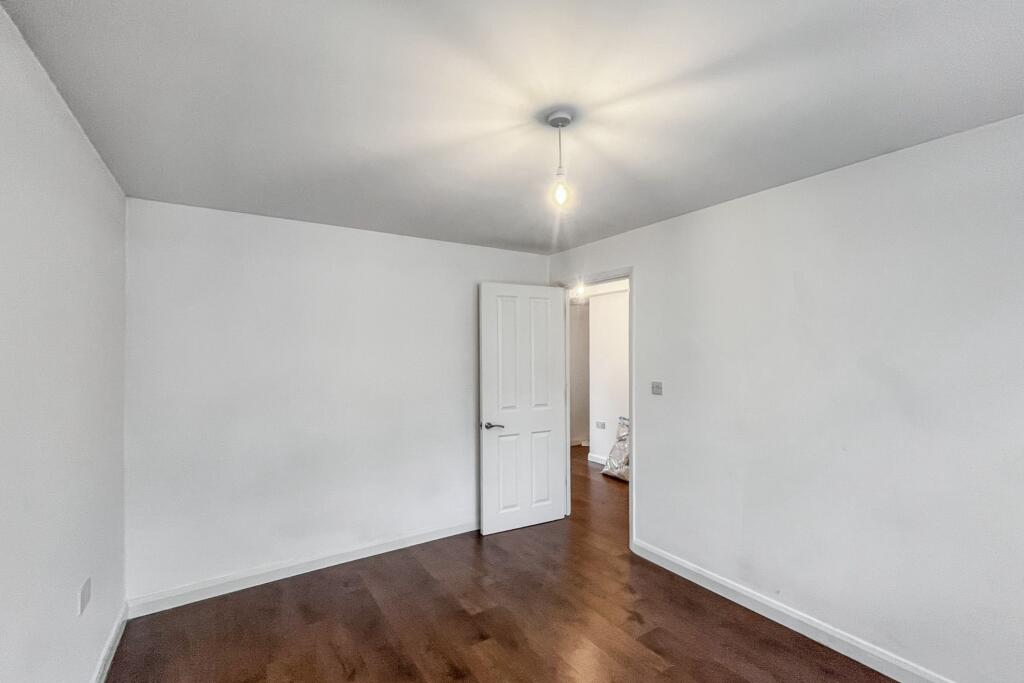 3 The Sheraton, St Marks Hill, Surbiton, KT6 4PY