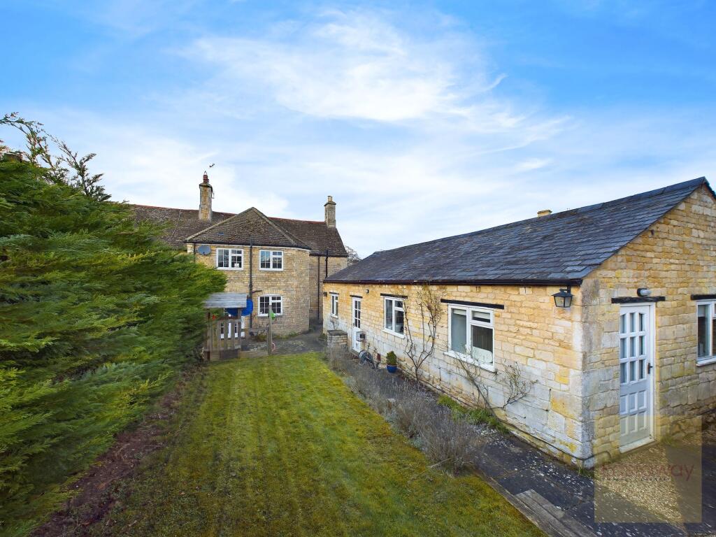 Rear Garden Annexe and Garage