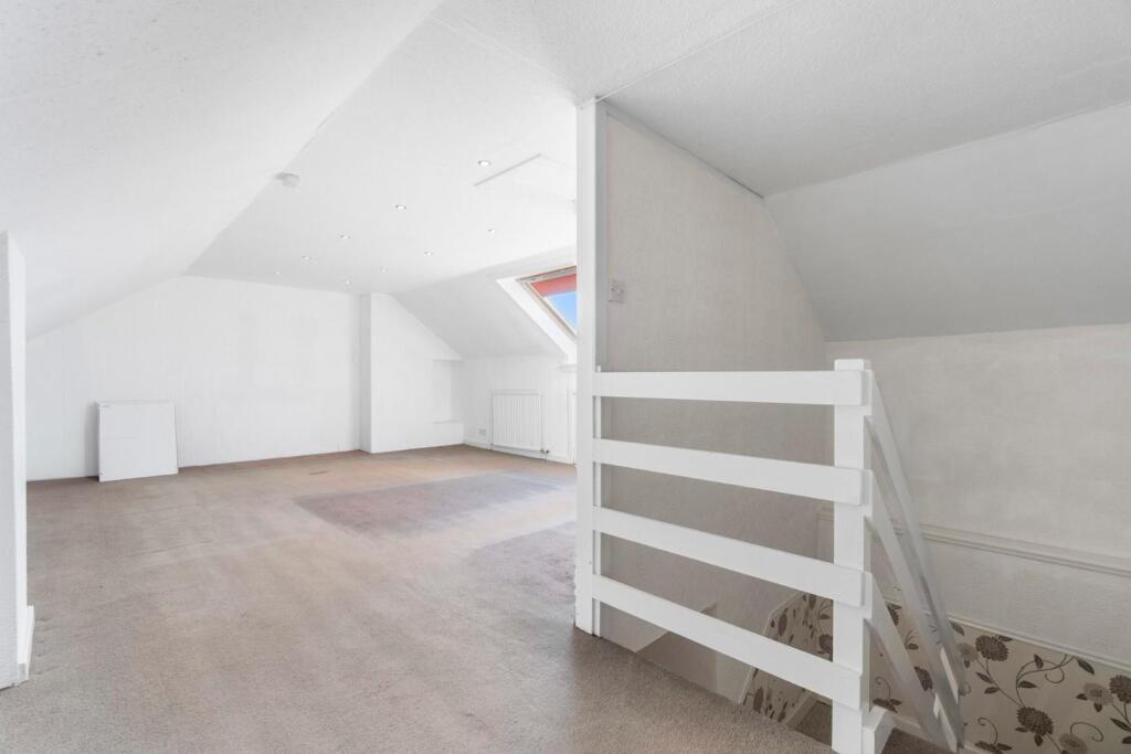 19_10 millburn gardens, largs (14).jpg