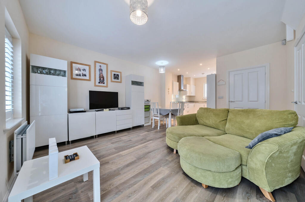 1303087-3-683ee88...