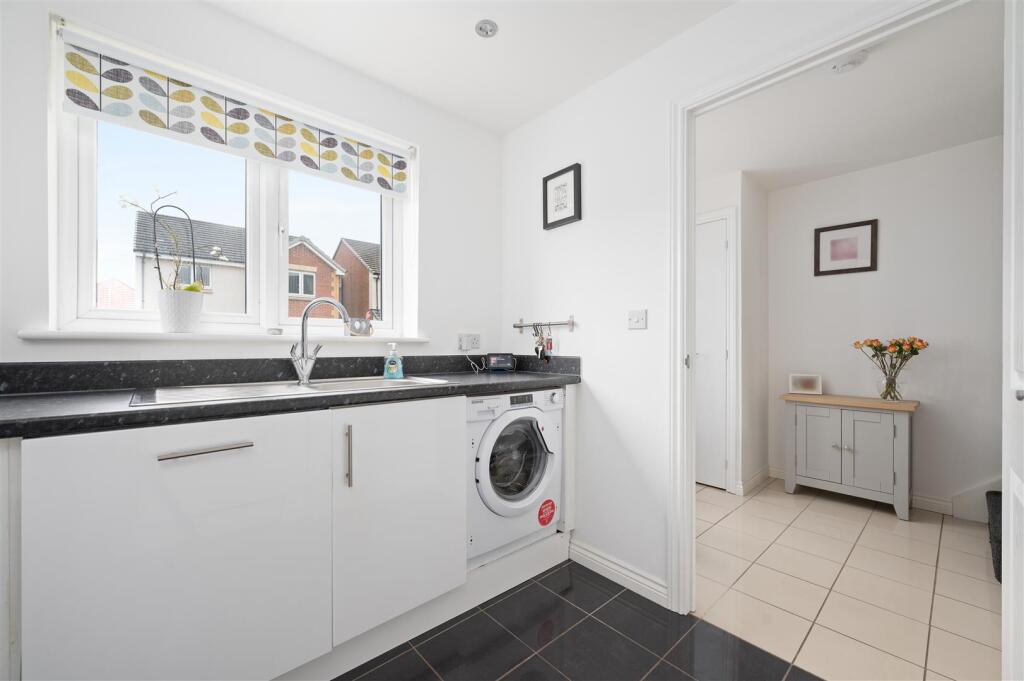 52 Middlebank Rise 008.JPG