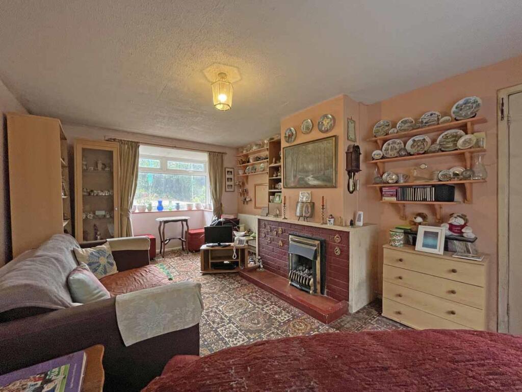 Elgin Crescent 115 - Lounge Front.jpg