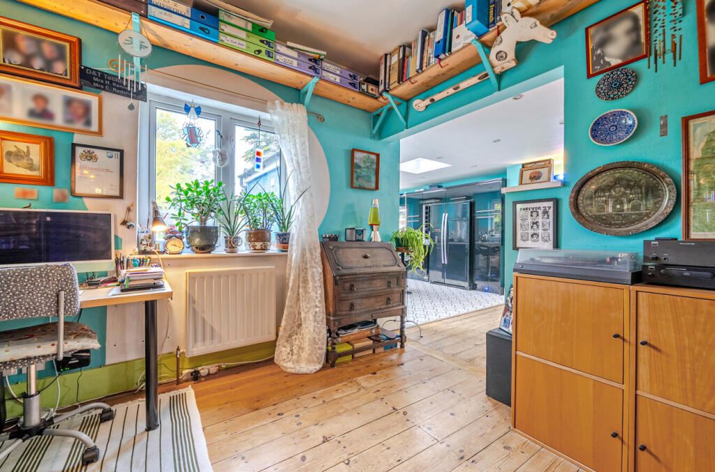 1364080-17-68f8a0...