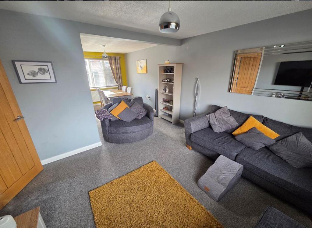 18 dovedale living and dining room.JPG