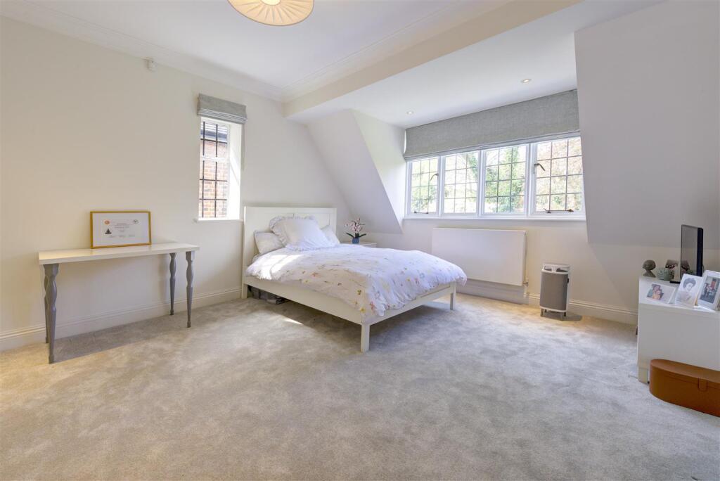 D0341 88 kingsley way girlsBed.jpg