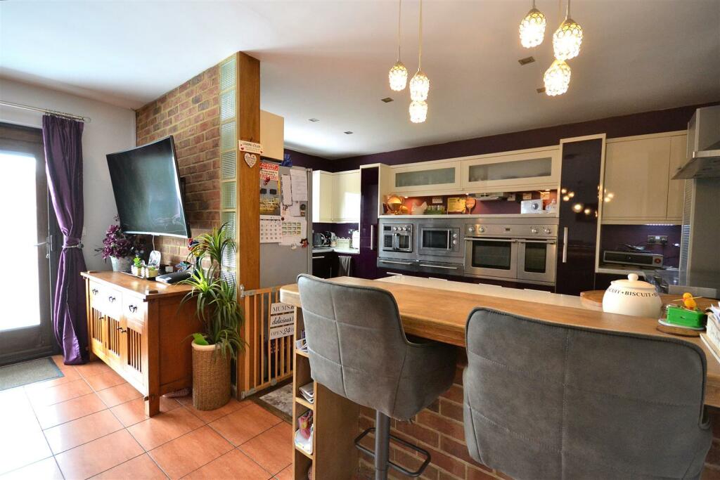 Open Plan Kitchen/breakfast room